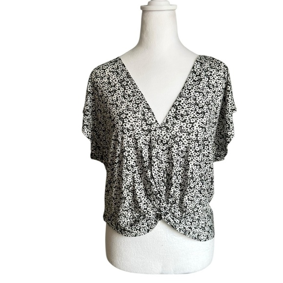 Lucky Brand Floral Front Twist Top Size L - Picture 3 of 17